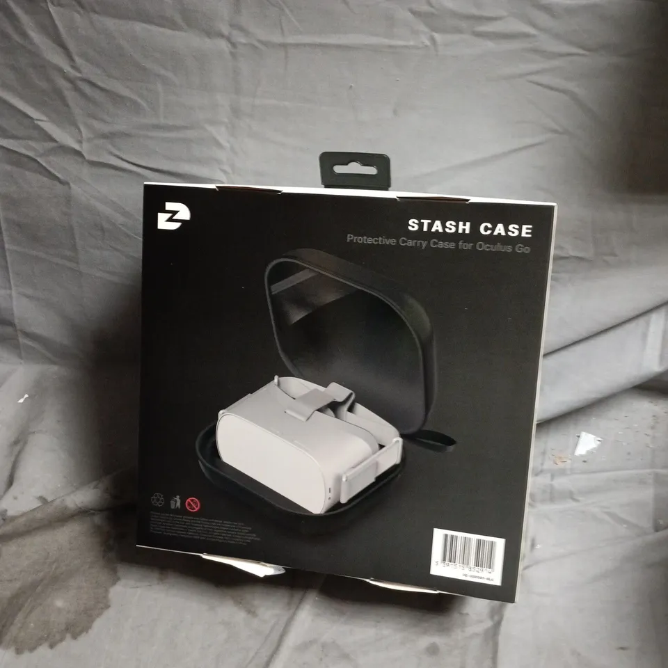 BOX OF APPROXIMATELY 10 STASH CASE PROTECTIVE CARRY CASE FOR OCULUS GO