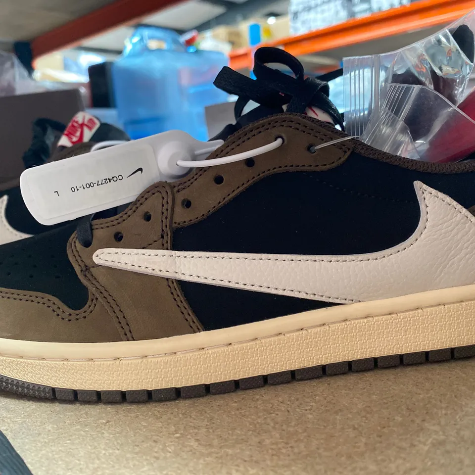 BOXED PAIR OF NIKE AIR JORDAN 1 LOW X TRAVIS SCOTT CACTUS JACK TRAINERS SIZE 9