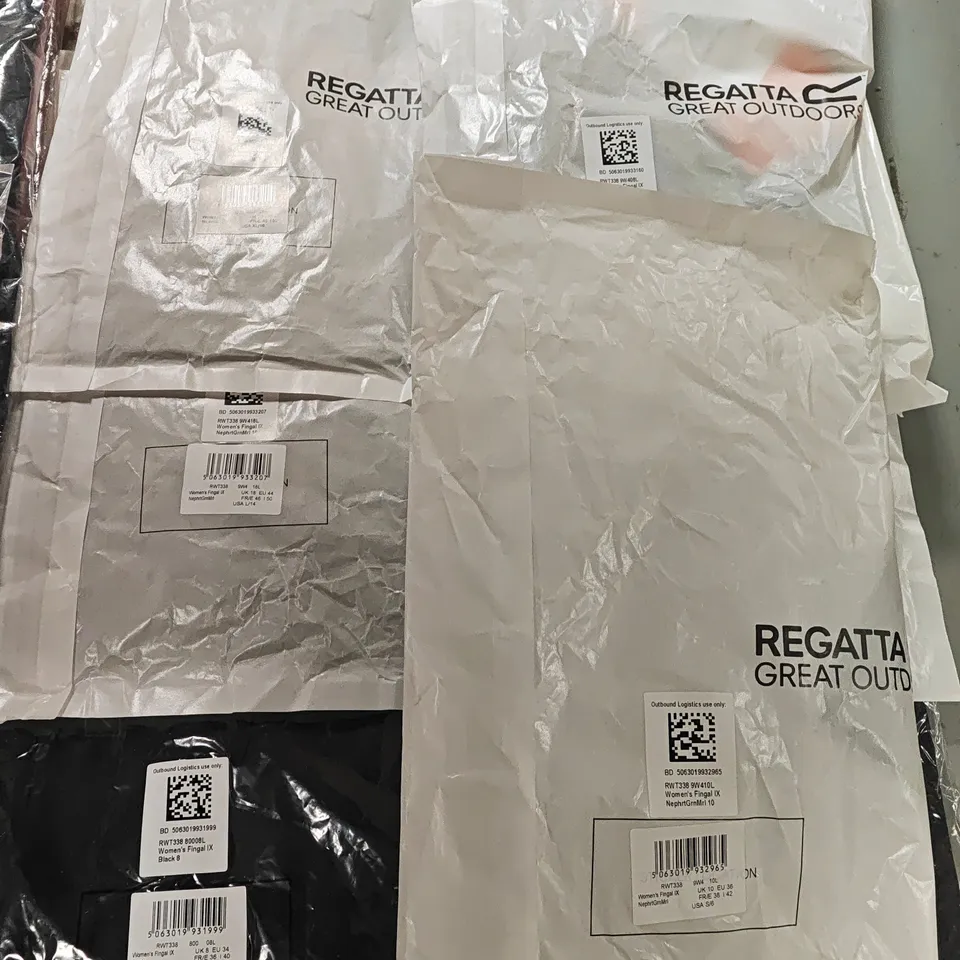 LOT OF 15 ASSORTED BRAND NEW REGATTA T-SHIRTS & IN VARIOUS STYLES, COLOURS AND SIZES