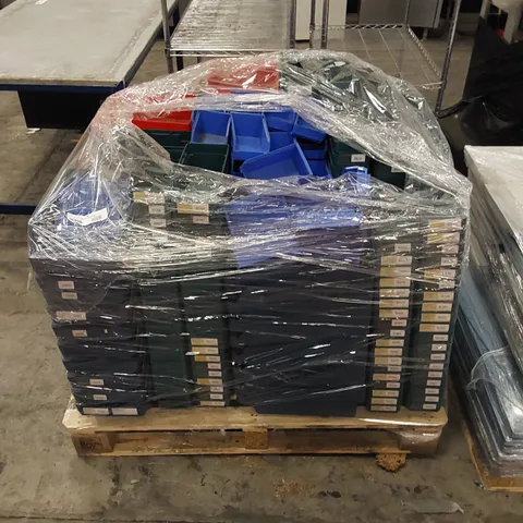 PALLET TO CONTAIN A LARGE QUANTITY OF PRODUCT STORAGE TUBS