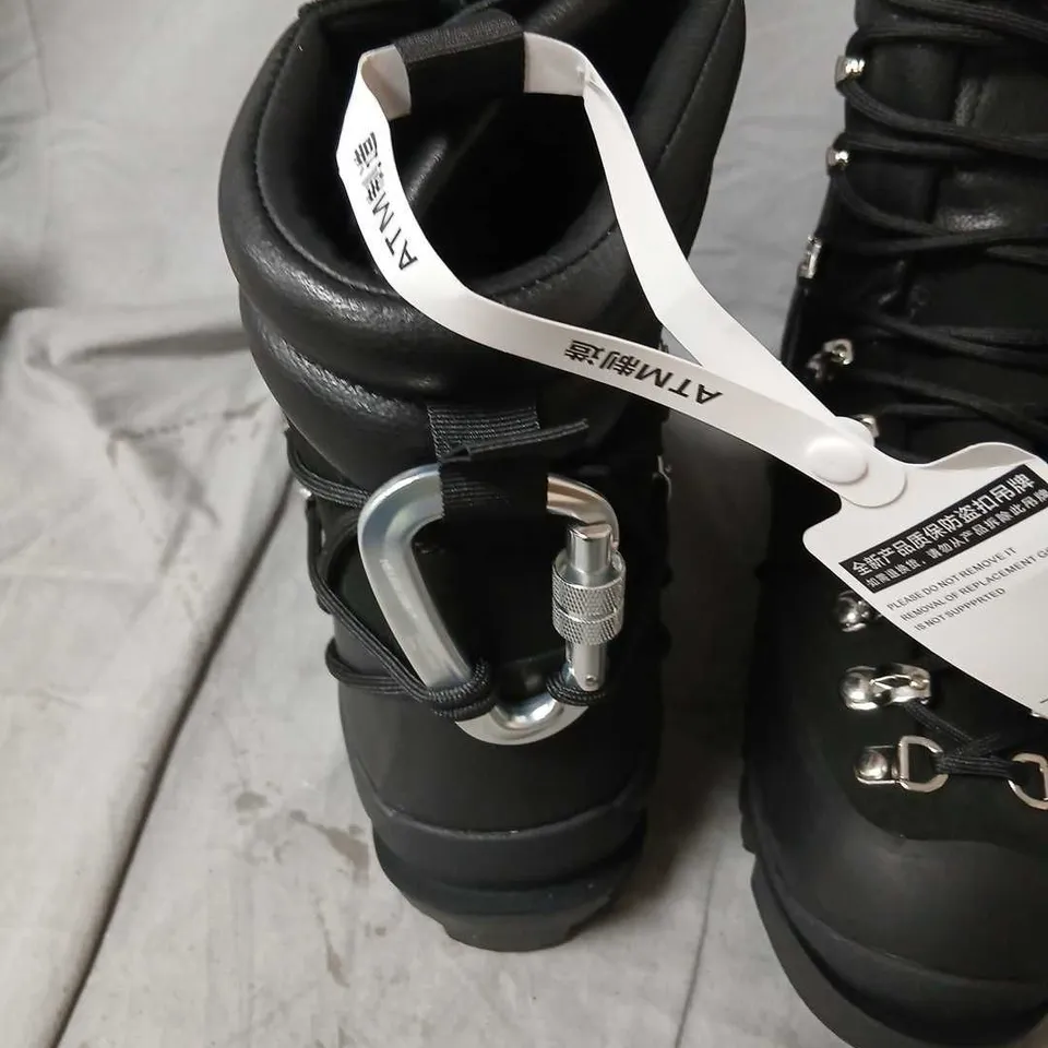 ATM BLACK HIKING BOOTS WITH METAL EYELETS SIZE 7