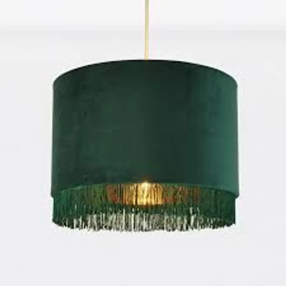 BOXED SPRUCE GREEN VELVET WITH GOLD INNER TASSLED LIGHT 