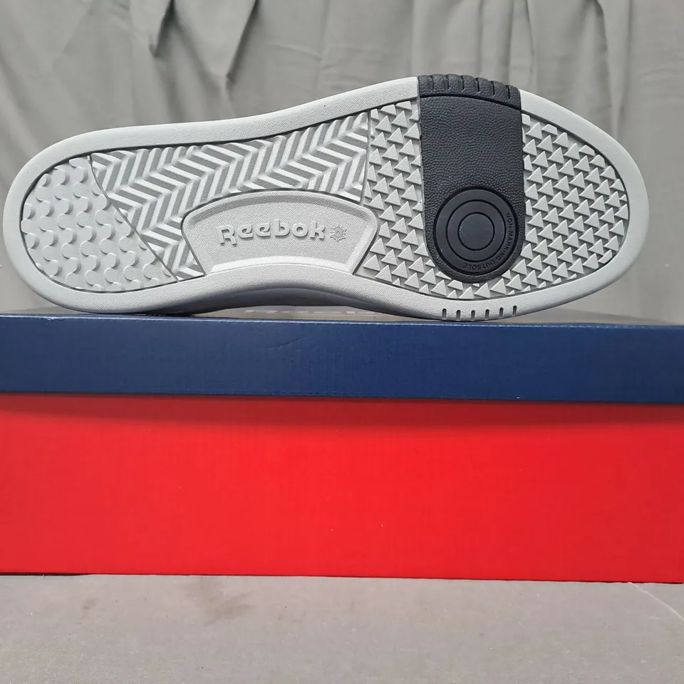 BOXED PAIR OF REEBOK PHASE COURT SHOES IN WHITE UK SIZE 10