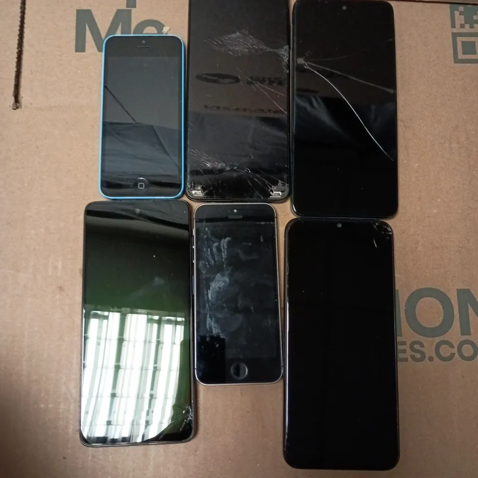 APPROXIMATELY 25 ASSORTED USED PHONES AND PHONE PARTS TO INCLUDE MOTOROLA, NOKIA, APPLE IPHONE, ETC