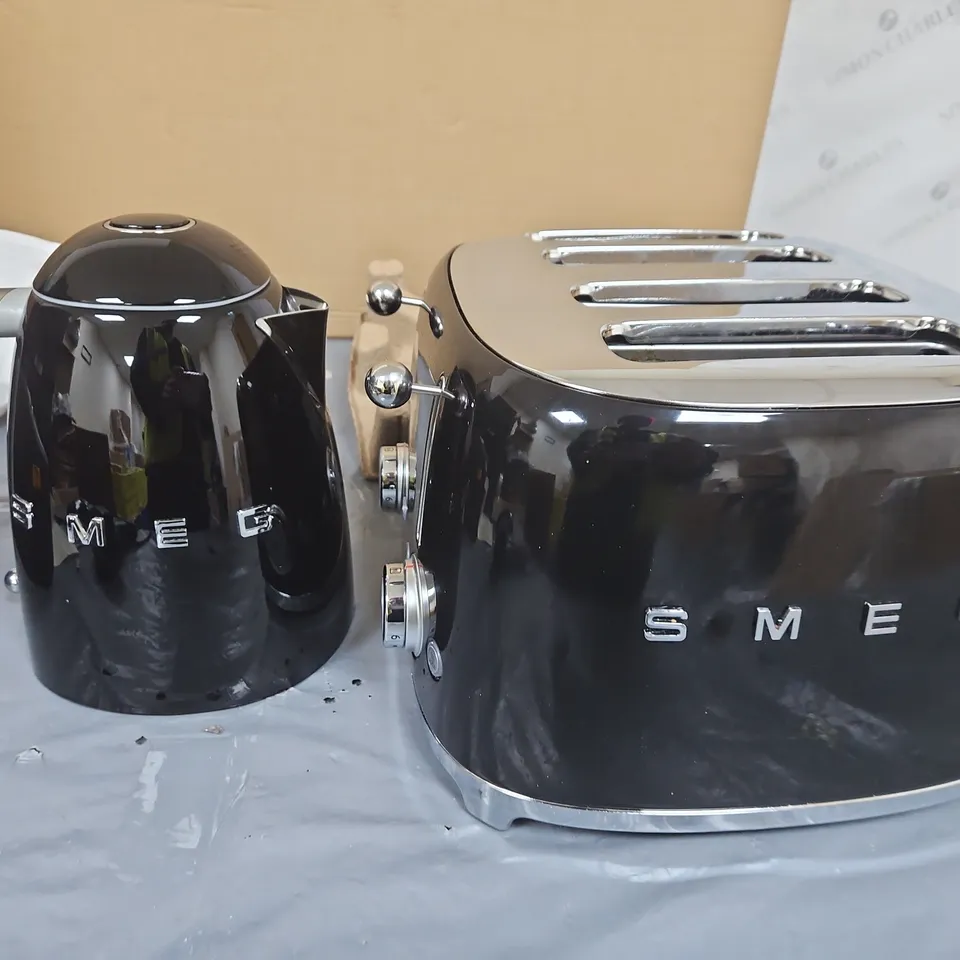 Smeg 50's Style Kettle KLF03 and 4-Slice Toaster – Black