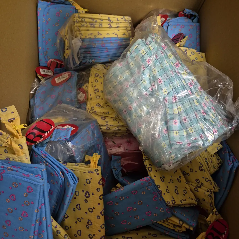 A LARGE QUANTITY OF ASSORTED SPONGE BAGS / COSMETIC BAGS IN VARIOUS STYLES AND PATTERNS 