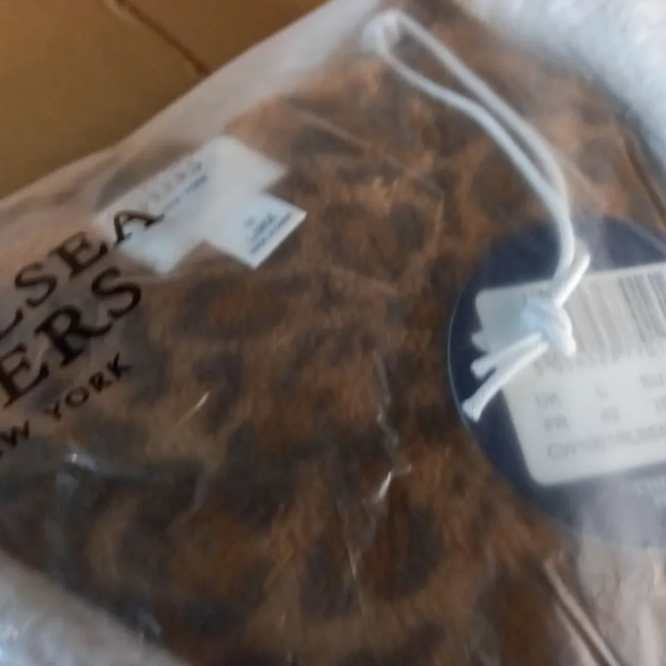 BAGGED CHELSEA PEERS ANIMAL PATTERN DRESSING GOWN - UK L 