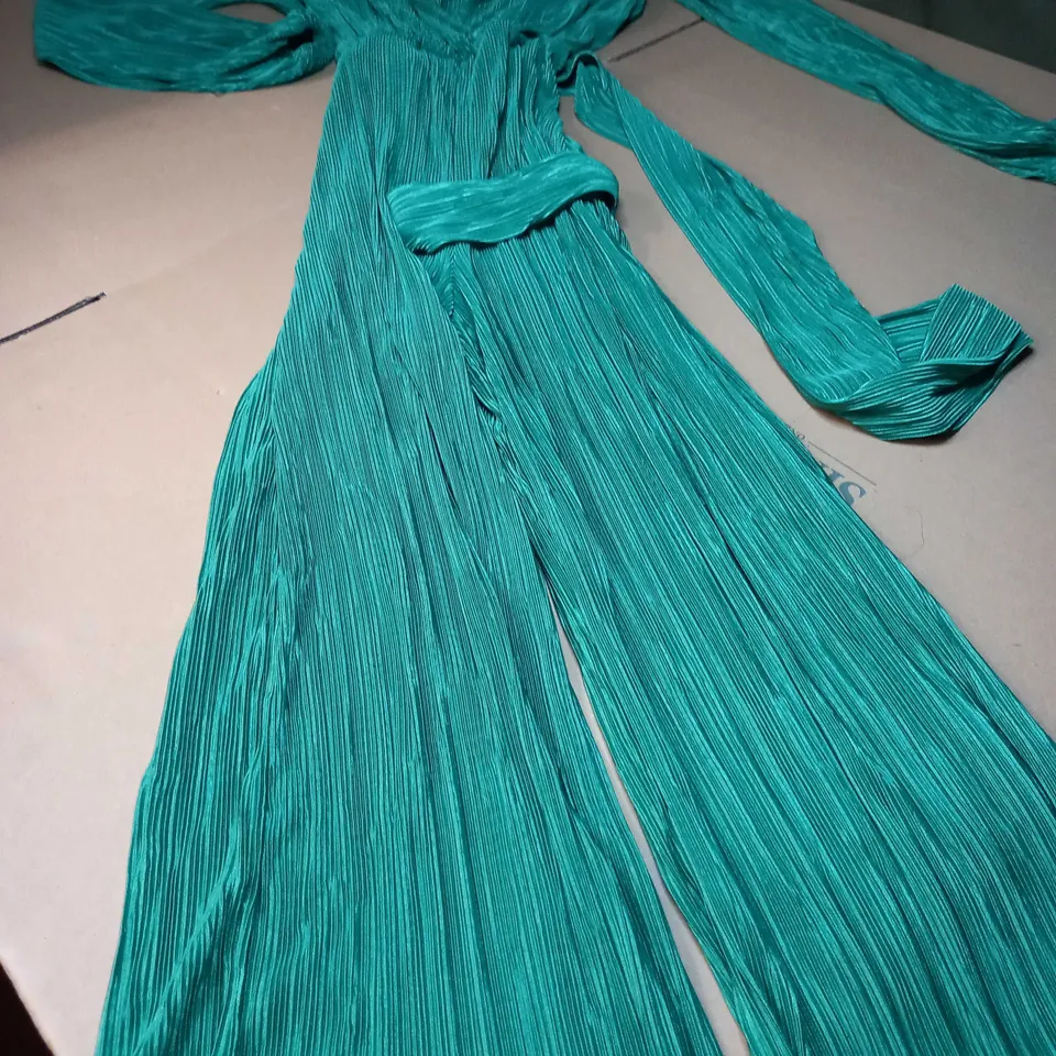 BOOHOO GREEN PLISSE PLUNGE WRAP JUMPSUIT - SIZE 12