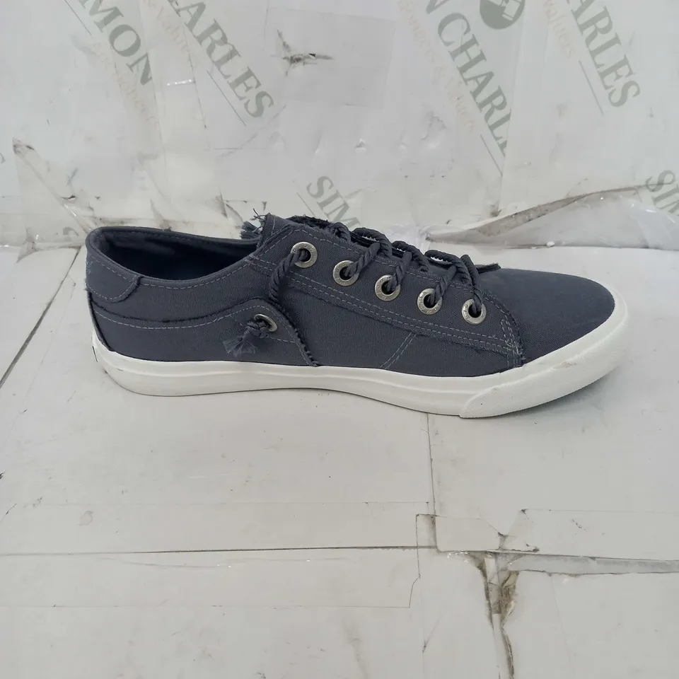 BLOWFISH MALIBU LACE UP TRAINERS IN SLATE GREY - SIZE UNSPECIFIED 