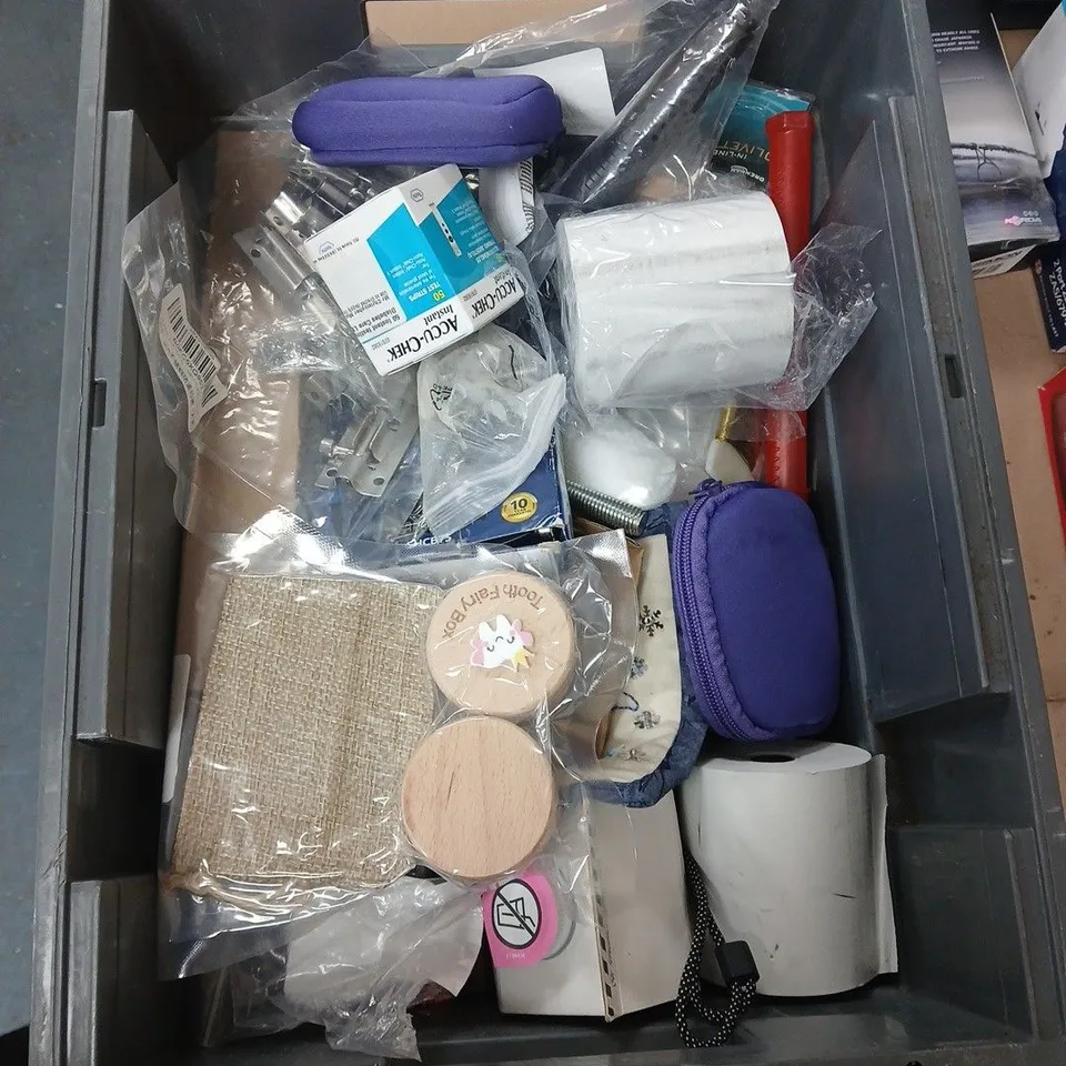 APPROXIMATELY 15 ASSORTED HOUSEHOLD PRODUCTS TO INCLUDE TRAVEL ADAPTER, COMBINATION PADLOCK, WATER FEATURE TREATMENT SOLUTION ETC 