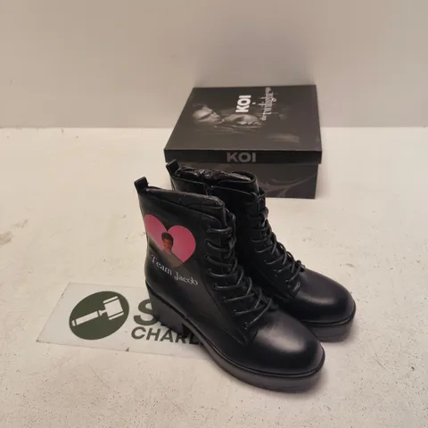 KOI TEAM JACOB MILITARY BOOTS – BLACK, UK 8