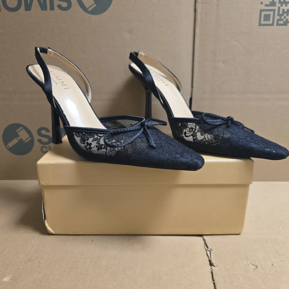 BOXED PAIR OF SIMMI LONDON POINTED TOE LACE HEELS IN BLACK SIZE UK 5