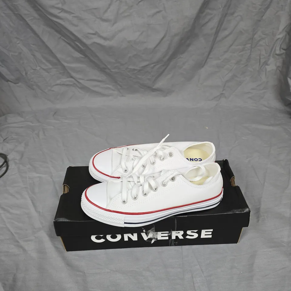 CONVERSE WHITE LOW-TOP SNEAKERS – WIDE, UK 6 (UNISEX)