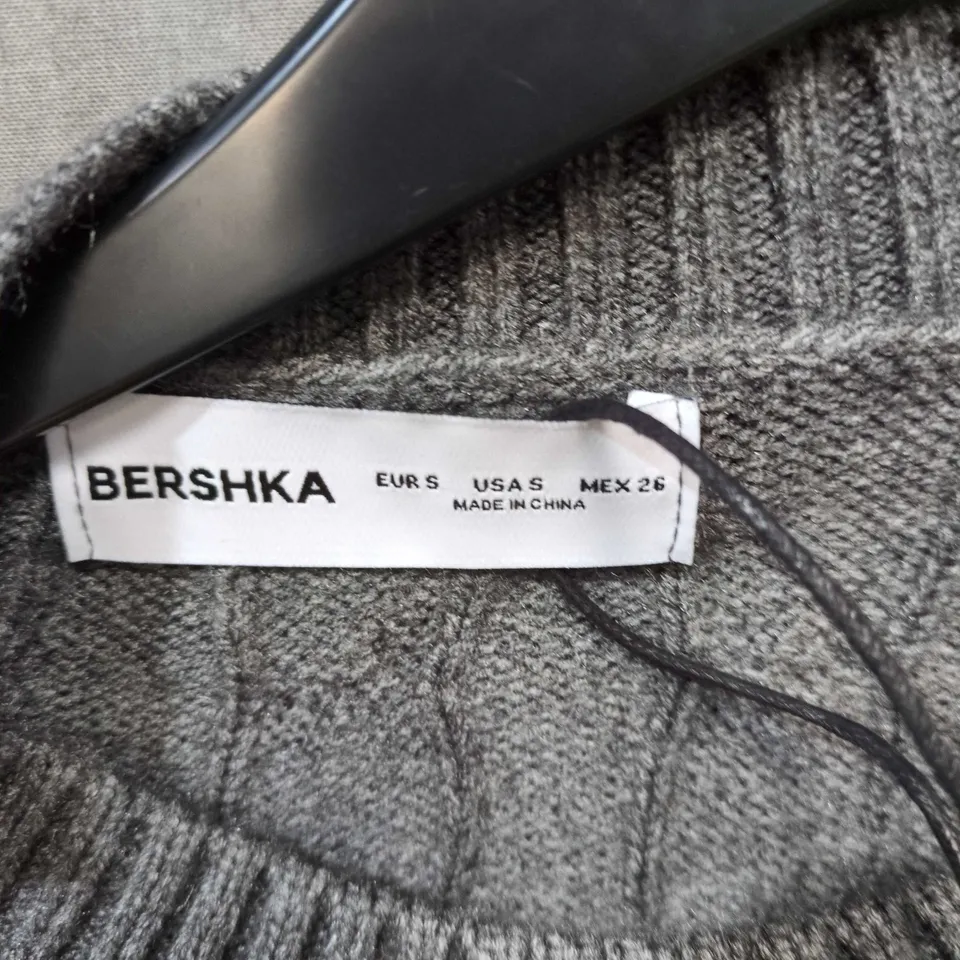 BERSHKA GREY CABLE-KNIT SWEATER – WOMEN'S, EU S