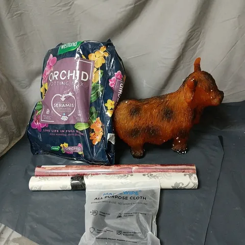 BOX OF APPROXIMATELY 15 ASSORTED HOUSEHOLD ITEMS TO INCLUDE POTTING MIX, LIGHT UP HIGHLAND COW, WRAPPING PAPER, ALL PURPOSE CLOTH ETC