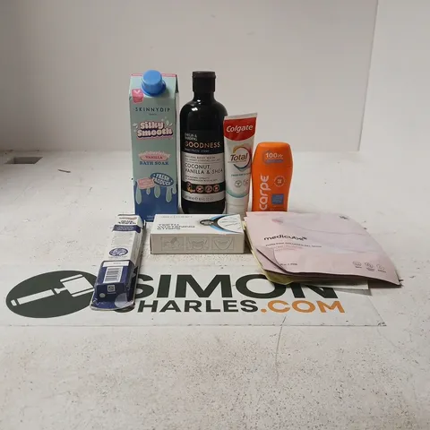 TOTE OF APPROXIMATELY 20 ASSORTED COSMETIC ITEMS TO INCLUDE SKINNYDIP BATH SOAL, BAYLIS AND HARDING BODY WASH, COLGATE TOTAL, MEDICUBE GEL MASKS ETC