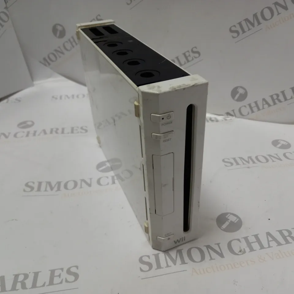 NINTENDO WII GAMES CONSOLE IN WHITE