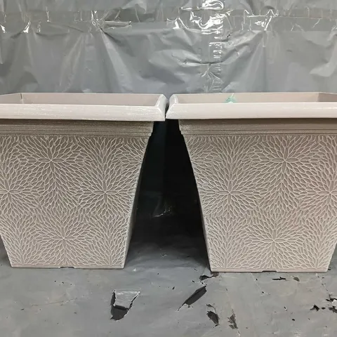 PAIR OF SQUARE APRIL PLANTERS - POWDERED BEIGE (14.5")
