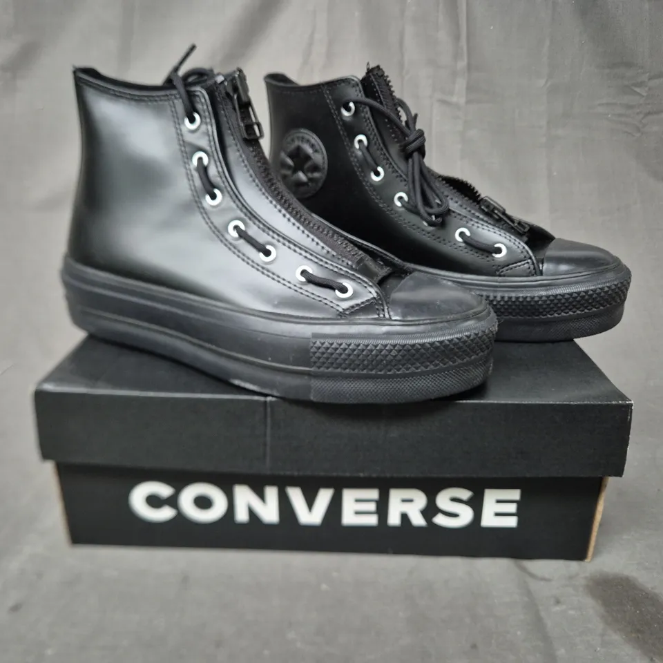 BOXED PAIR OF CONVERSE HI-TOP SHOES IN BLACK UK SIZE 5.5