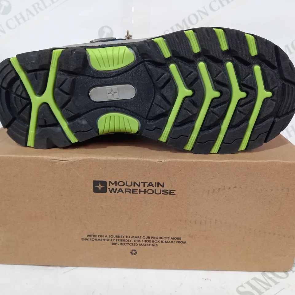 BOXED PAIR OF MOUNTAIN WAREHOUSE TRAINERS IN BLUE/GREEN UK SIZE 5