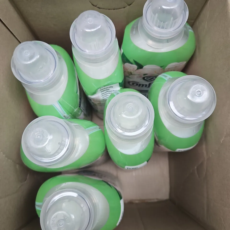 COMFORT APPLE BLOSSOM FABRIC CONDITIONER 8X900ML - COLLECTION ONLYThese products are unchecked by our staff at Simon Charles and therefore may be used items and/or have parts missing. Please be aware 