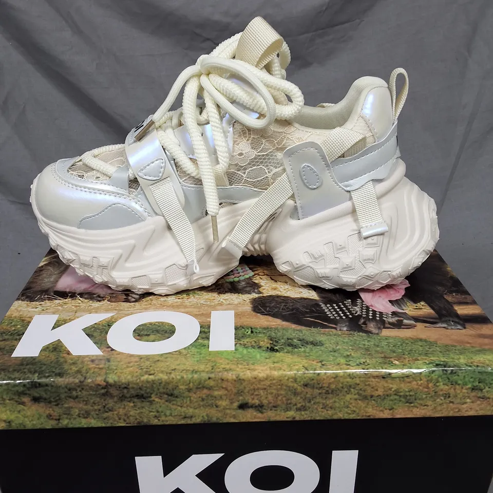 BOXED KOI FROZEN SHORES MEGA CHUNKY TRAINERS IN VANILLA - UK 7