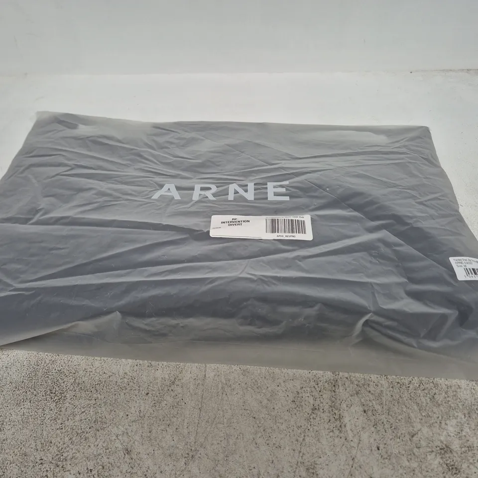 ARNE PADDED SHELL ZIP-THROUGH JACKET – NAVY – SIZE M