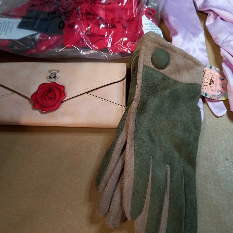 LOT OF APPROX 20 ASSORTED CLOTHING ITEMS VARYING IN SIZE/COLOUR/STYLE TO INCLUDE: TROUSERS, SKIRTS, TOPS