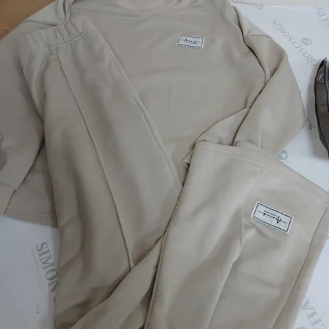 YOZY FULL CRÈME TRACKSUIT SIZE MEDIUM 