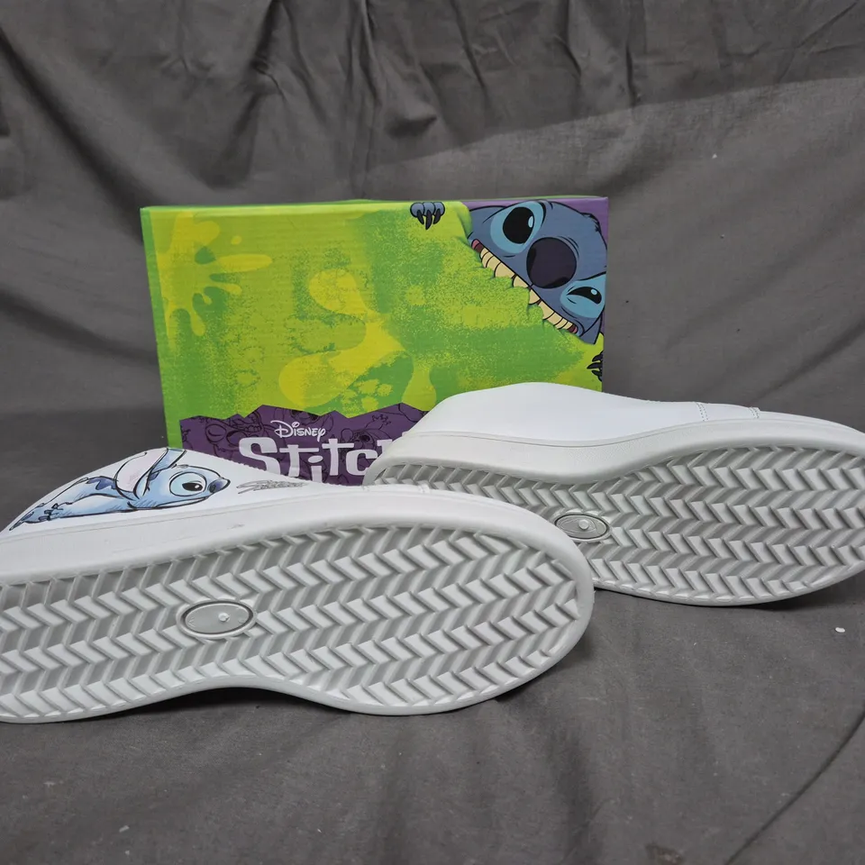 BOXED PAIR OF DISNEY STITCH WHITE LOW TRAINERS - SIZE 41 