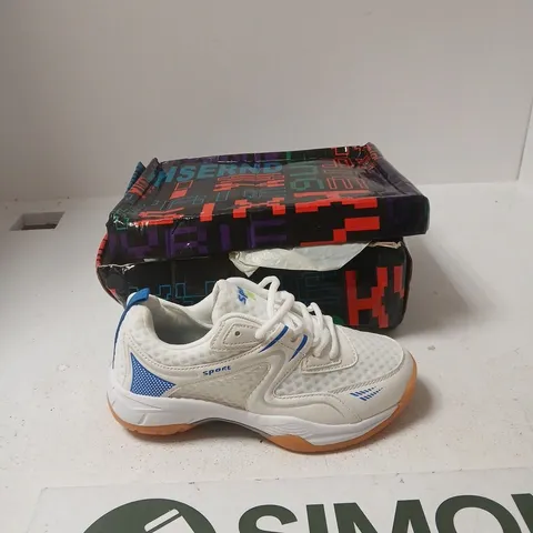 WHITE SPORT ATHLETIC SNEAKERS WITH ORANGE OUTSOLE – BOXED - EUR 36