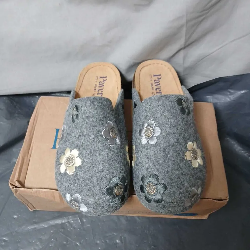 PAVERS GREY FLORAL FELT SLIPPERS – UK 5 (EU 38)