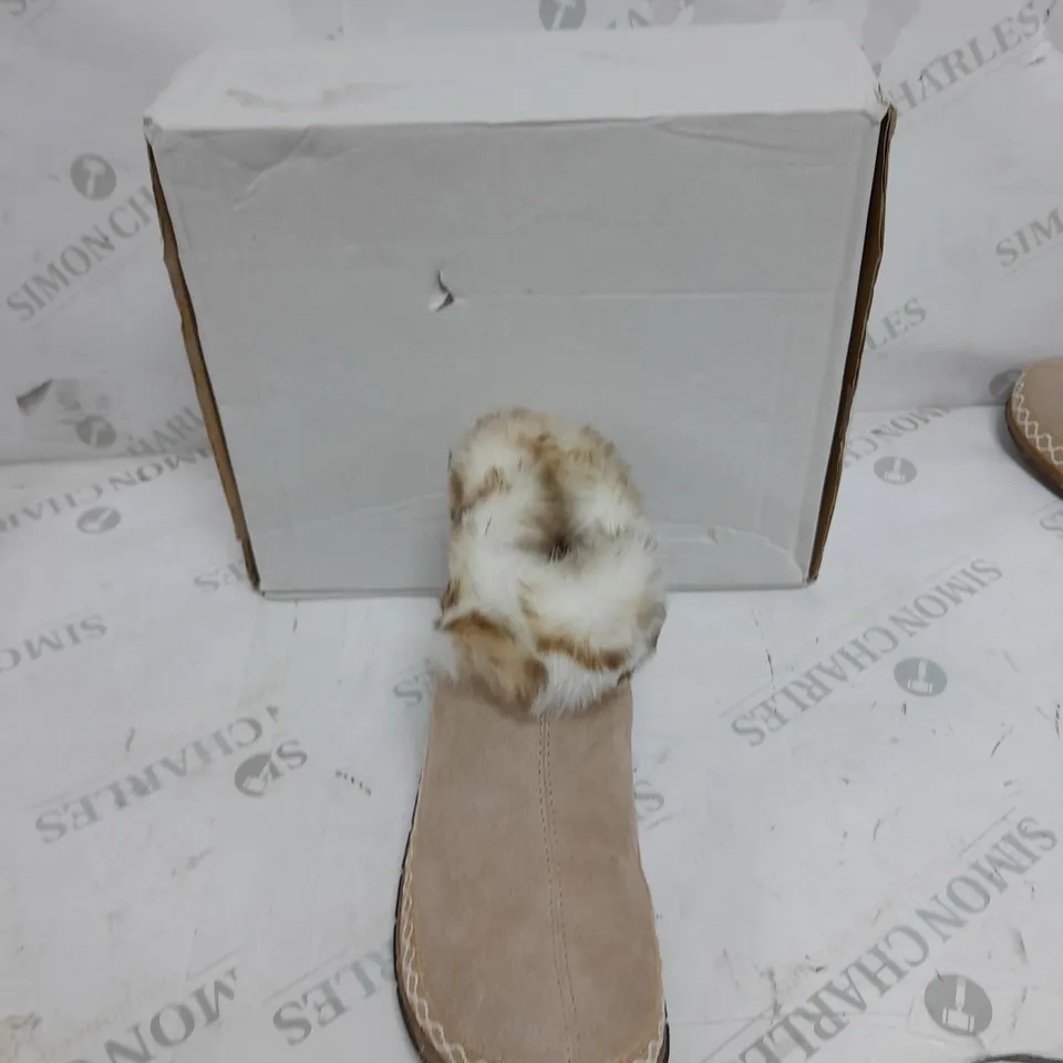 BOXED PAIR OF EARTH ORIGINS EMMALYN BOOTIES IN BEIGE - SIZE 6