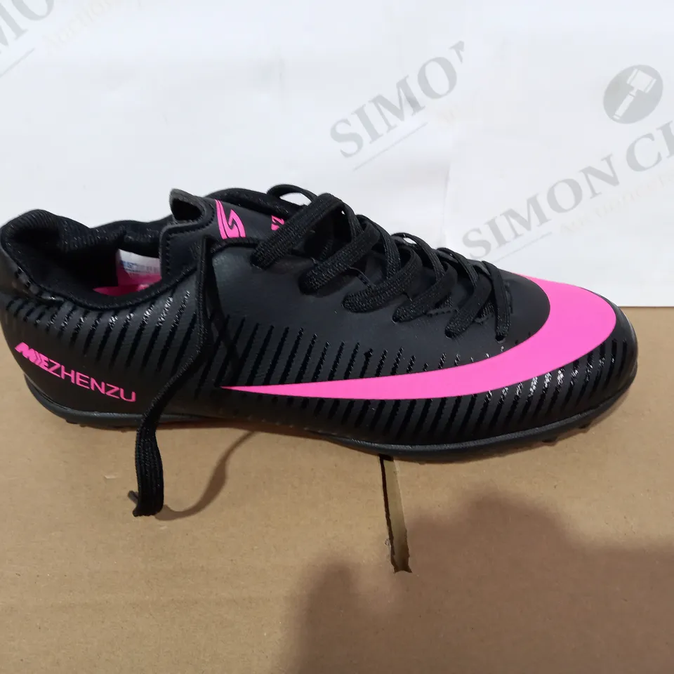 PAIR OF ZHZ BLACK/PINK ASTRO BOOTS SIZE 38