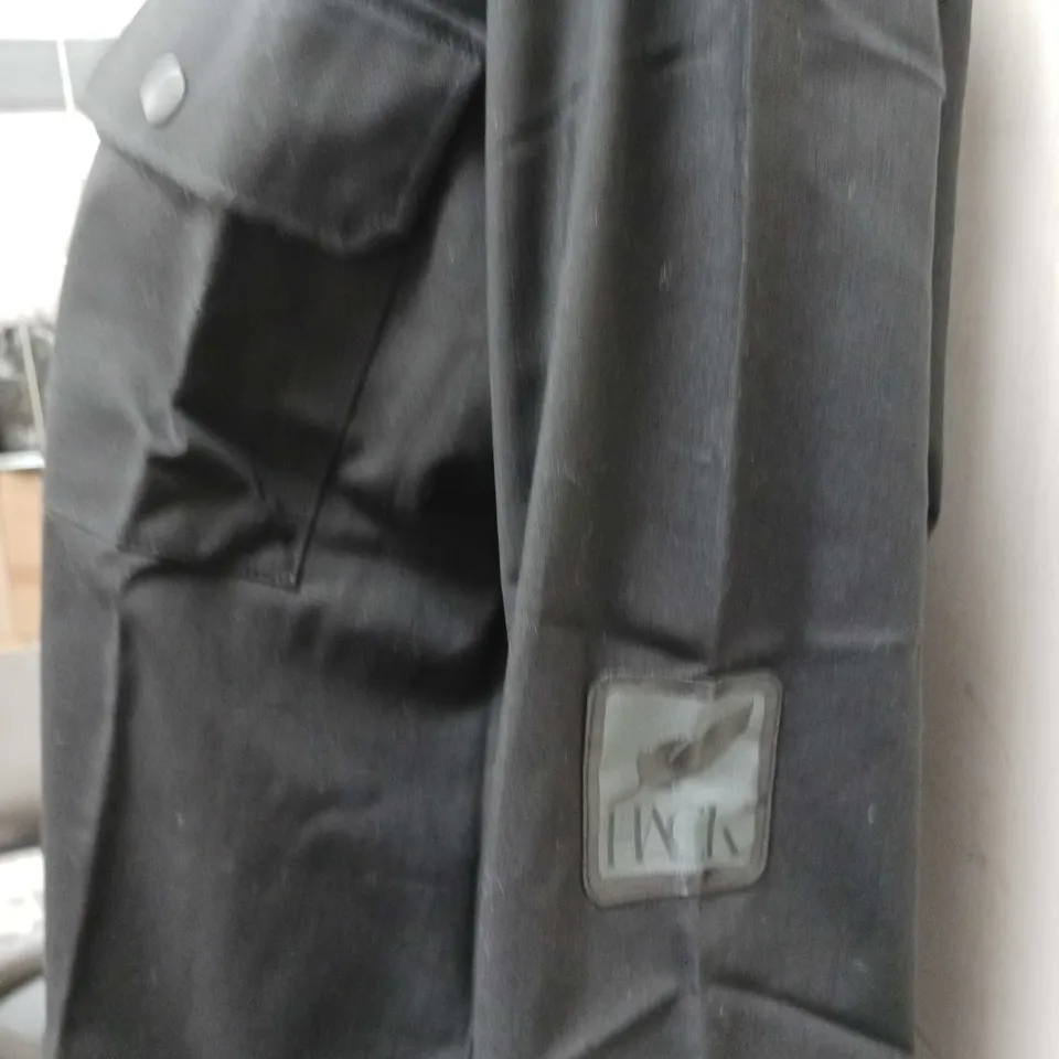 ORIGINAL DRY GOODS BLACK BLACK CARGO SHIRT - SIZE MEDIUM