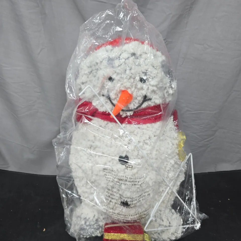 BOXED LIT SNOWY SNOWMAN FAMILY