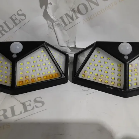 Outlet Buildcraft Set of 2 400 Lumens Solar Security Lights