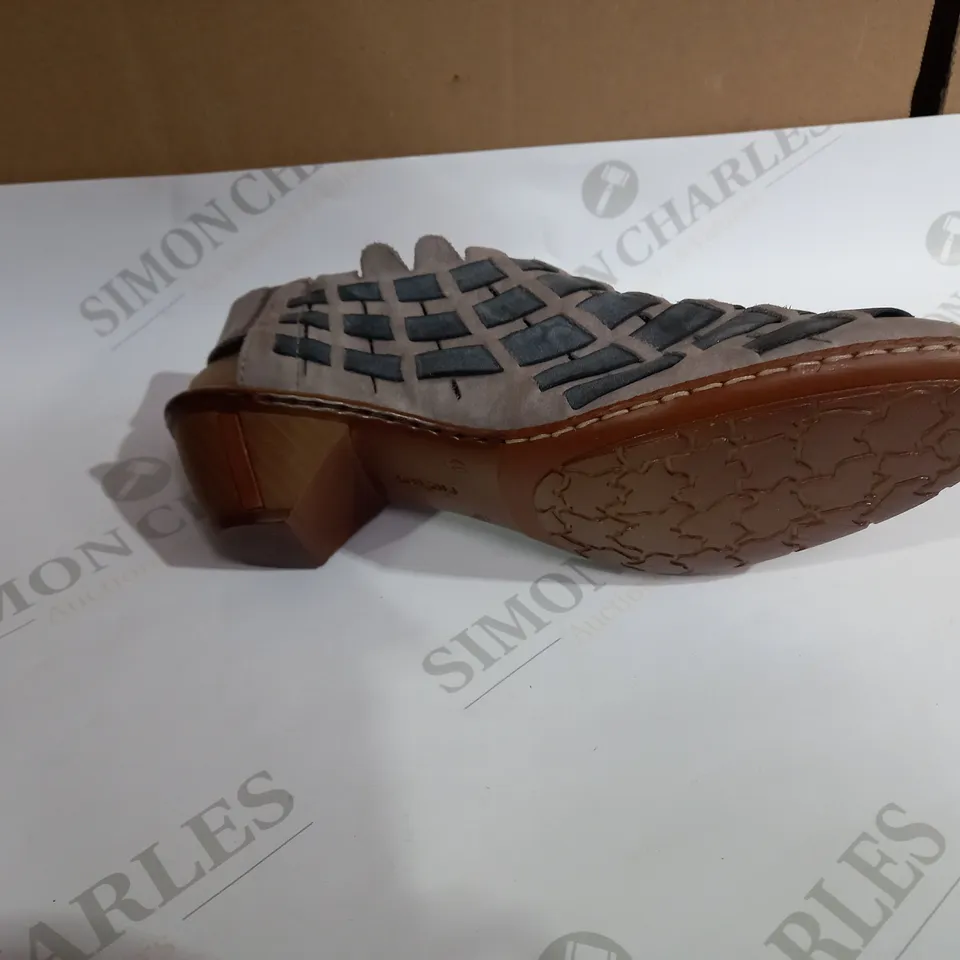 RIEKER LOW HEEL BOOTEE SANDAL LIGHT GREY SIZE 6.5