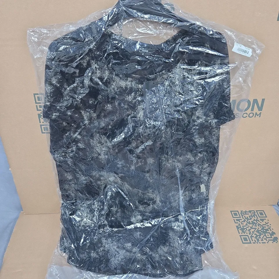 BAGGED EMRECO ROLL SLEEVE SPARKLE TOP - MEDIUM