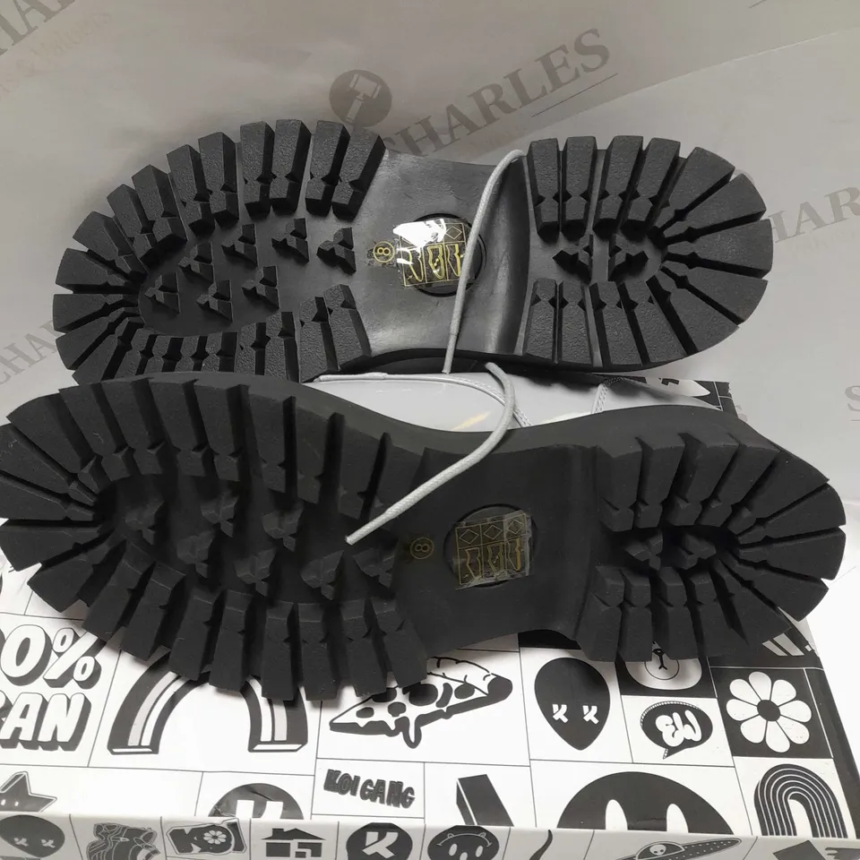 KOI SAWYER GREY LACE UP SHOES - SIZE 8