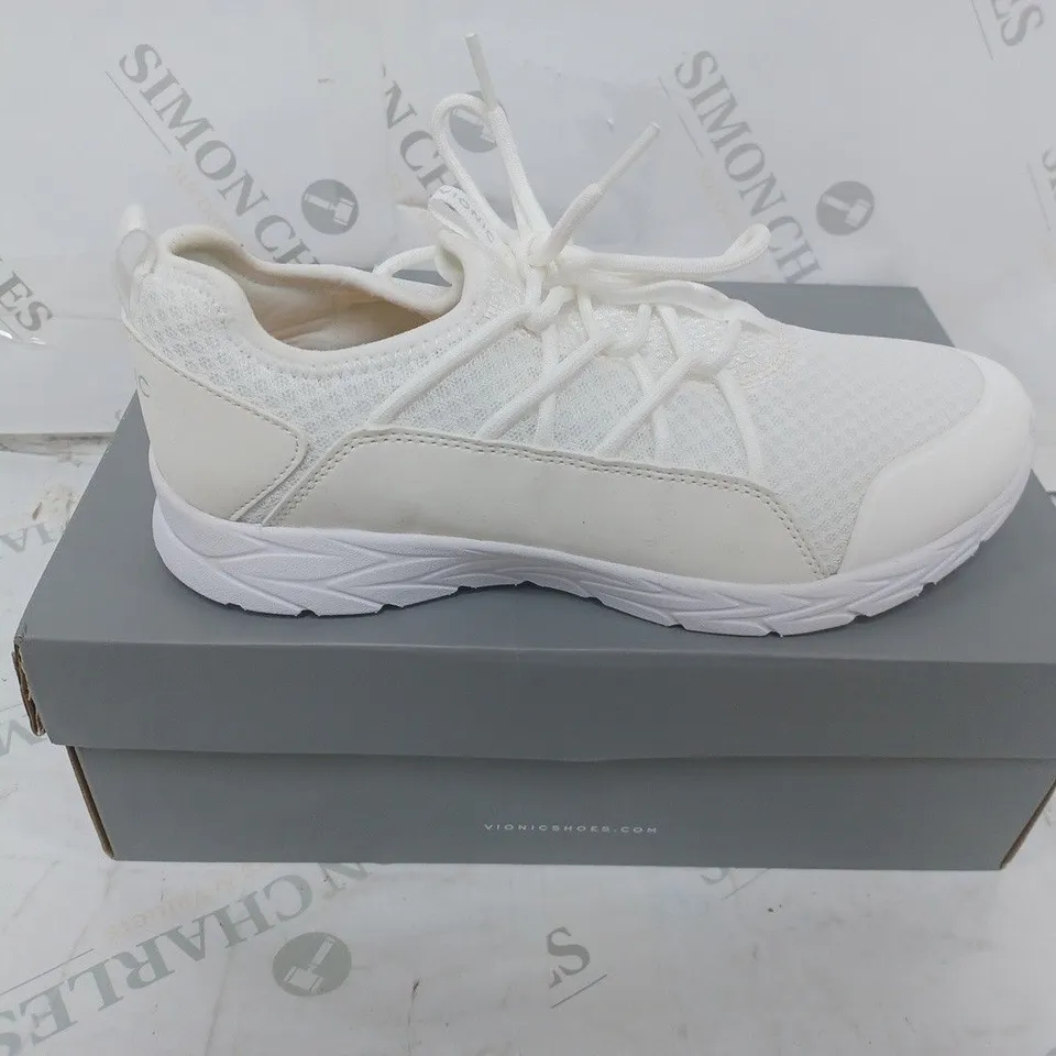 BOXED PAIR OF VIONIC TRAINERS SIZE 7