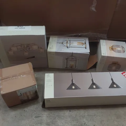 PALLET CONTAINING A VERY LARGE QUANTITY OF ASSORTED DESIGNER LIGHTING PRODUCTS INCLUDING: PERRY BAR CEILING LIGHT, HURRICANE PENDANT LIGHT, RILEY FLUSH CEILING LIGHT ECT