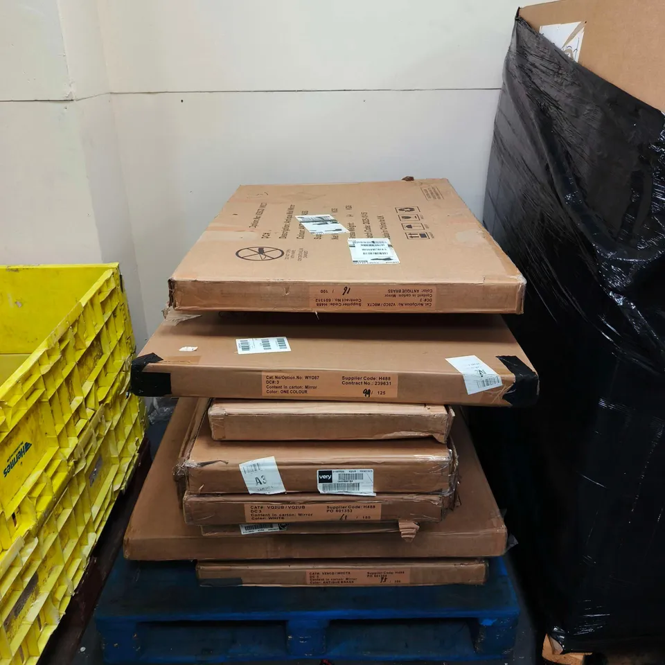 PALLET OF APPROXIMATELY 10 ASSORTED BROKEN MIRRORS
