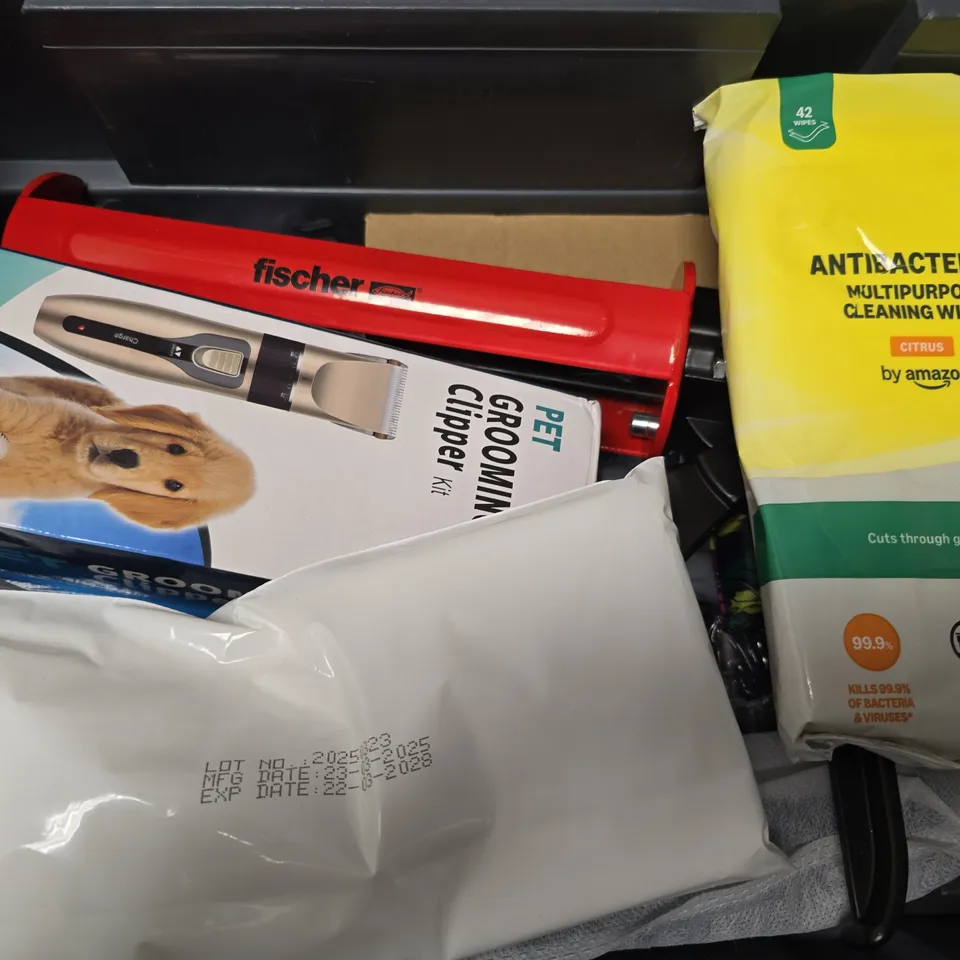 APPROXIMATELY 12 ASSORTED HOUSEHOLD ITEMS TO INCLUDE PET GROOMING CLIPPER, FOLDING FAN, DEHUMIDIFER, ETC