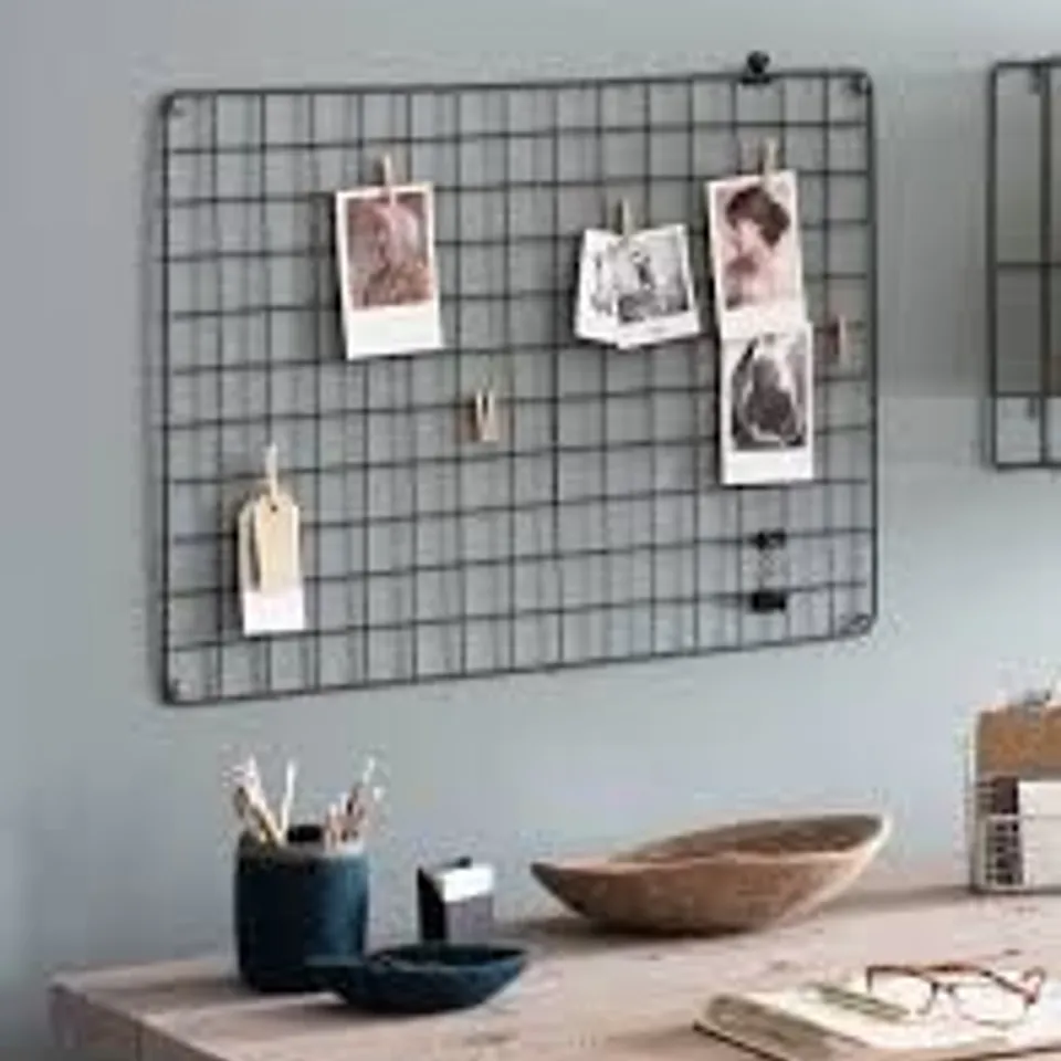 BOXED FARRINGDON MEMO BOARD WIREWORK