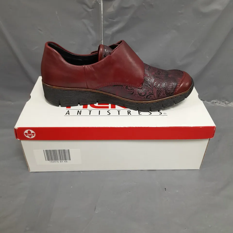 BOXED PAIR OF RIEKER VINO RED WOMENS CASUAL SHOES - 6