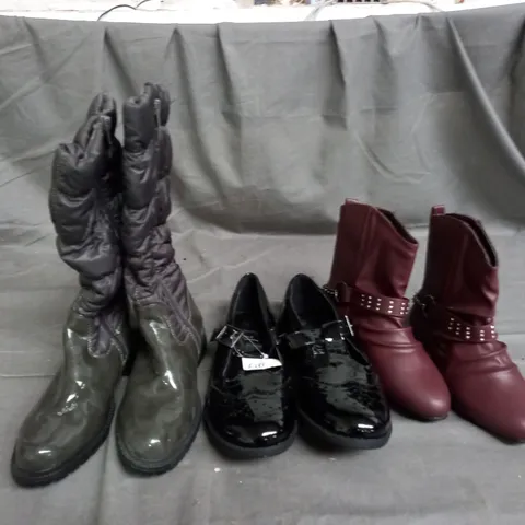 APPROXIMATELY 10 PAIRS OF ASSORTED KIDS SHOES IN VARIOUS STYLES AND SIZES