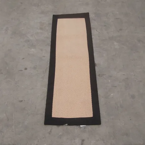 QUALITY DESIGNER AREA RUG - APPROXIMATELY 120 x 40cm