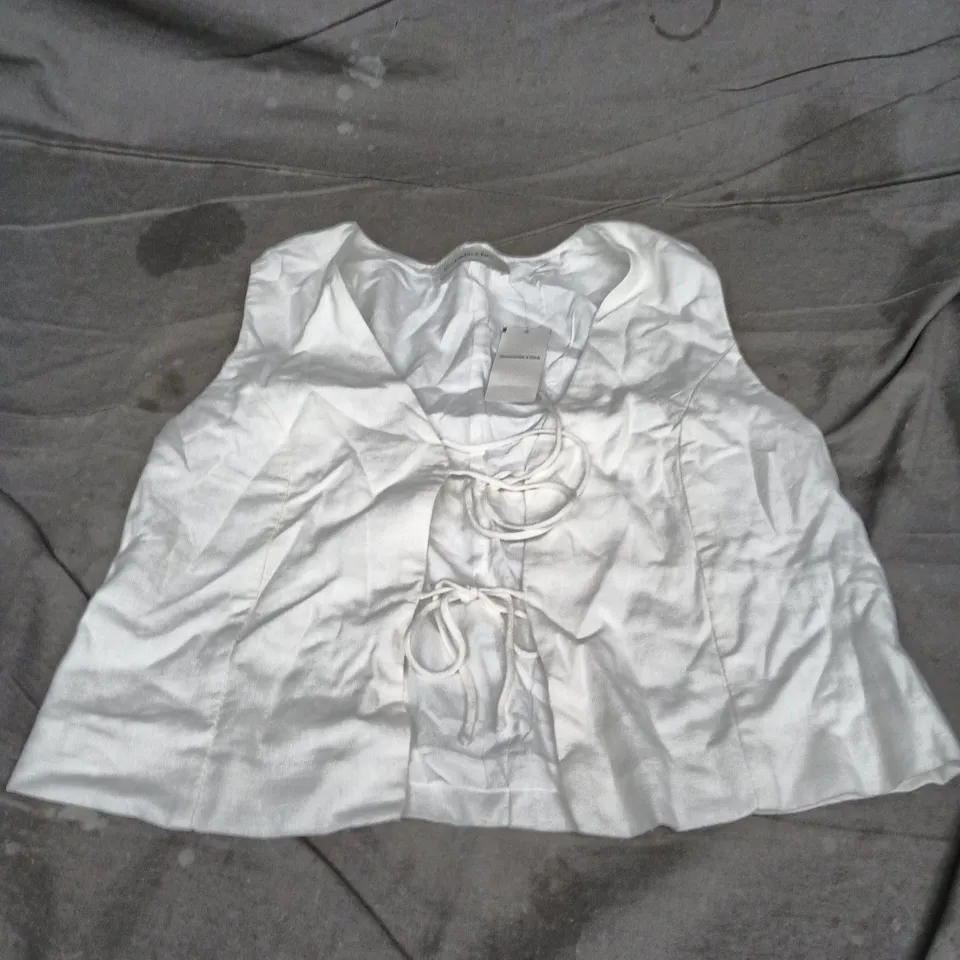 ABERCROMBIE & FITCH TIE-FRONT TOP IN WHITE SIZE SMALL