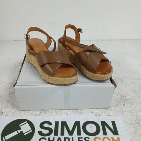 RUTH LANGSFORD LEATHER PLATFORM WEDGES CHESTNUT SIZE 4